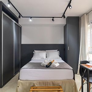 Estudio Moderno Em Pinheiros Com Ac E Rooftop